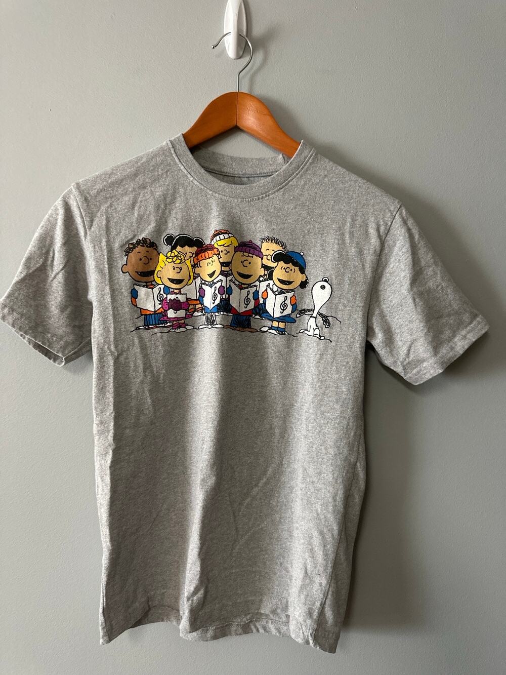 Peanuts Christmas Carolers Snoopy Lucy Charlie Brown T Shirt Gray Size Small